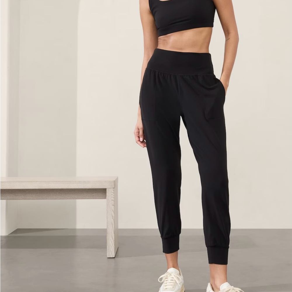 Athleta Salutation High Rise Jogger in Powervita in Black